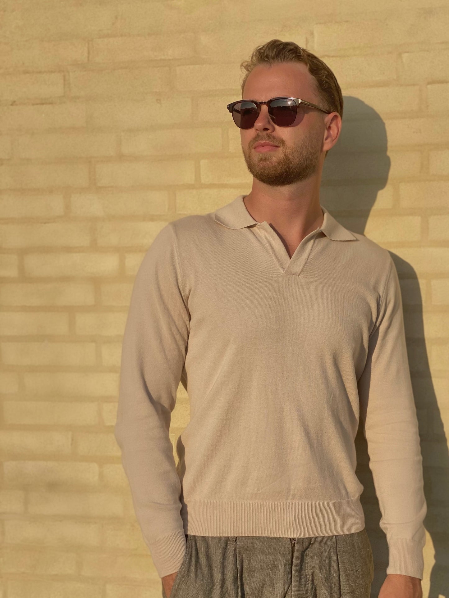 BUTTONLESS POLO - SAND