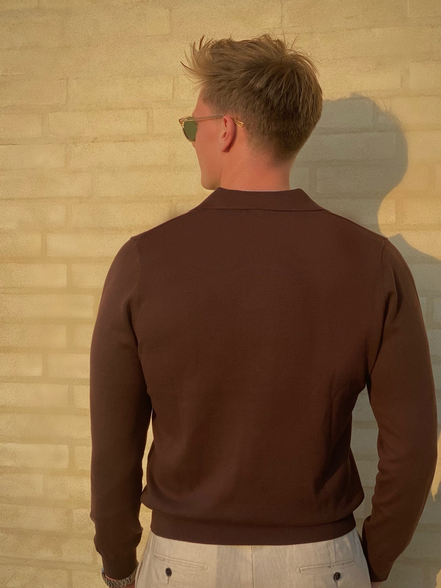 BUTTONLESS POLO - BROWN