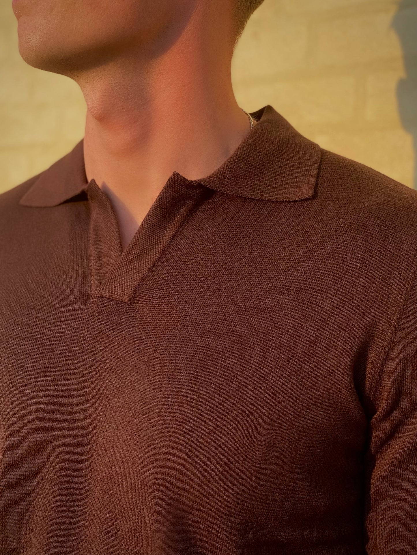 BUTTONLESS POLO - BROWN