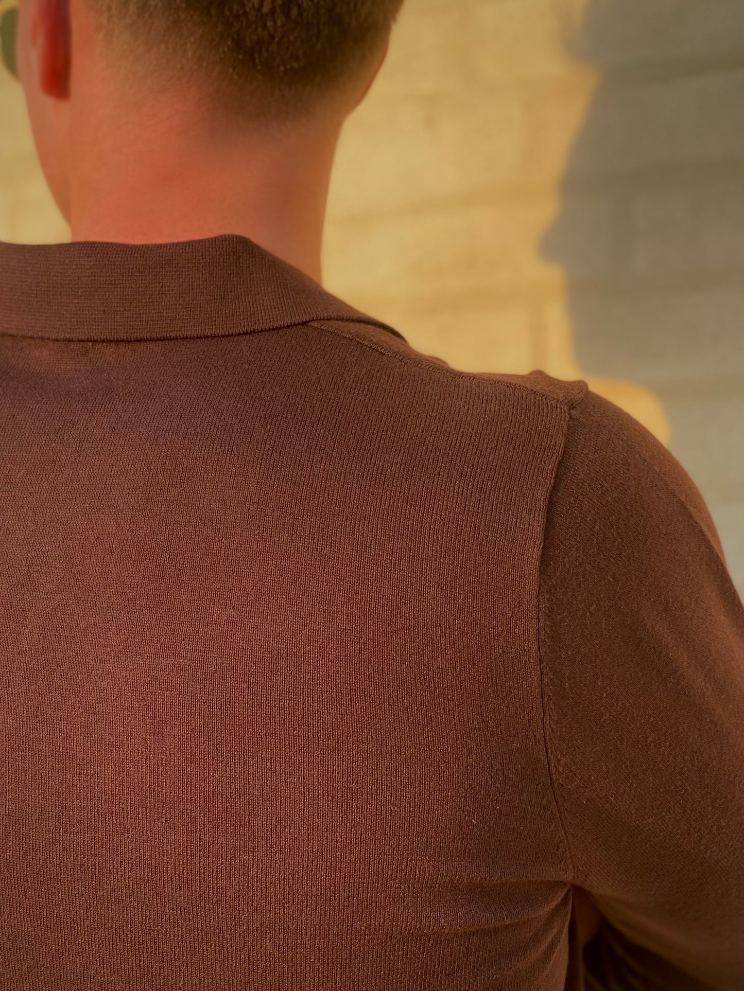 BUTTONLESS POLO - BROWN