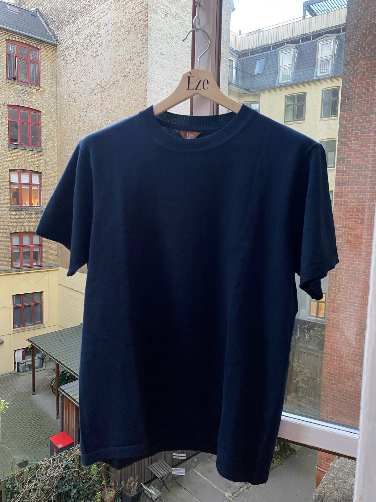 TAILORED FIT KNITTED T-SHIRT