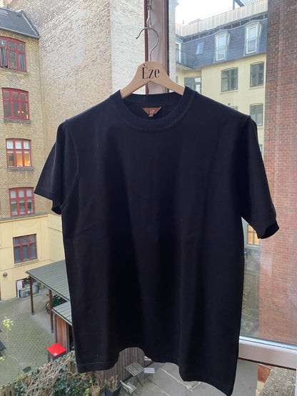 TAILORED FIT KNITTED T-SHIRT
