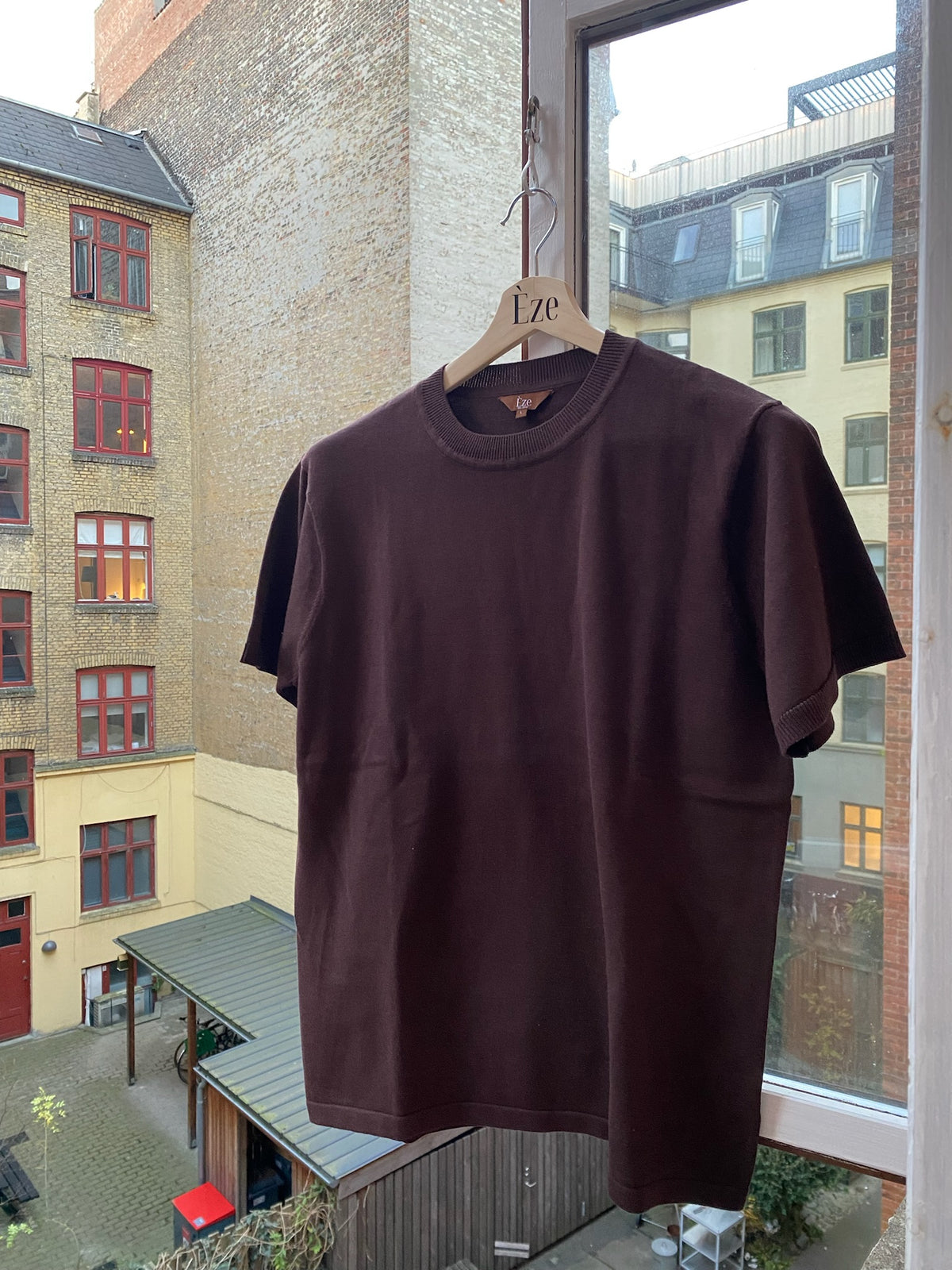 TAILORED FIT KNITTED T-SHIRT